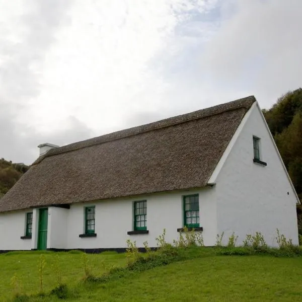 Corofin Lake Cottages, hotel in Corrofin