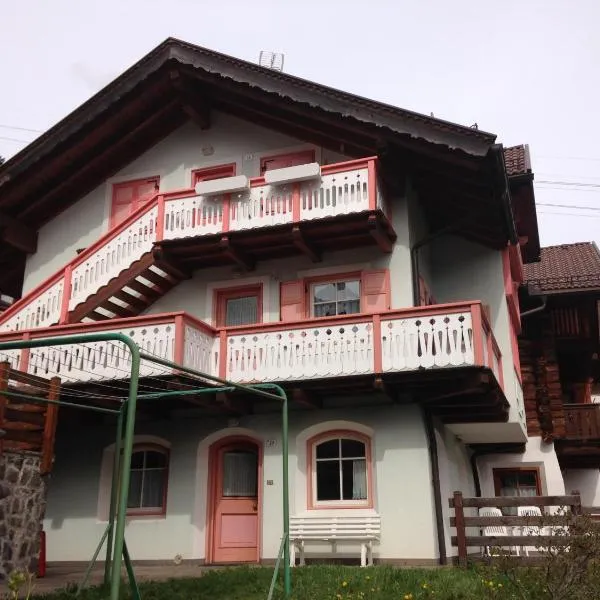 Appartamento Col Val di Fassa con giardino BAGNI RINNOVATI 2023, hotel en Campitello di Fassa