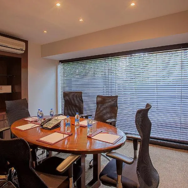 Oakwood Residence Naylor Road Pune photo 2
