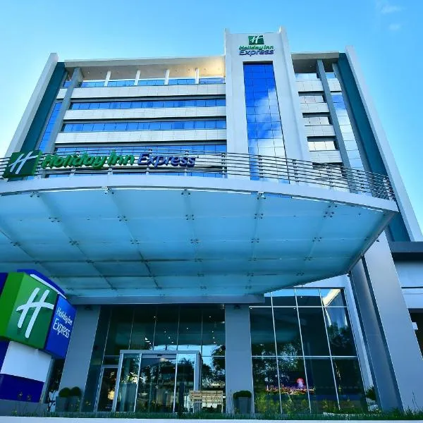 Holiday Inn Express Asuncion Aviadores , an IHG Hotel: Zarate Isla şehrinde bir otel