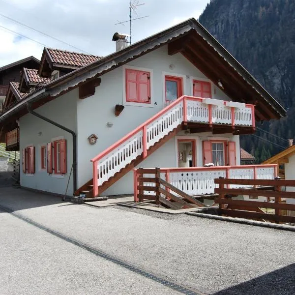 Appartamento Col Val di Fassa con Terrazza BAGNI RINNOVATI 2023, hotel en Campitello di Fassa