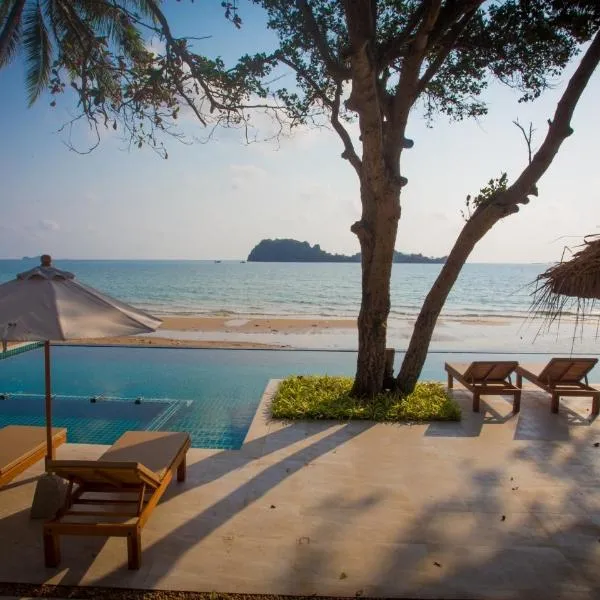 The Nest Private Beach Resort โรงแรมในชุมพร