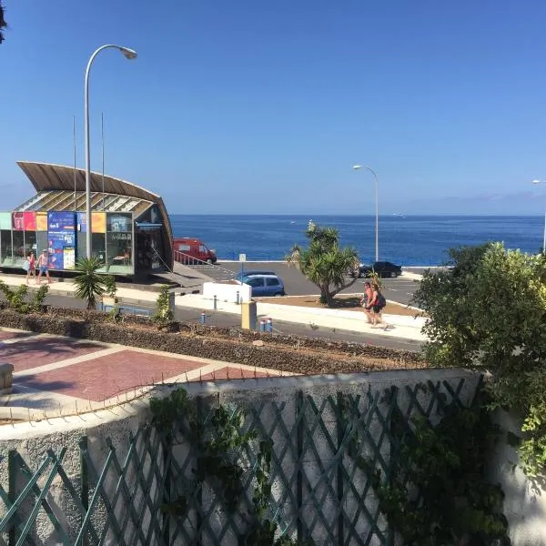 Sea Front Costa Adeje Bungalow, hotel en Adeje