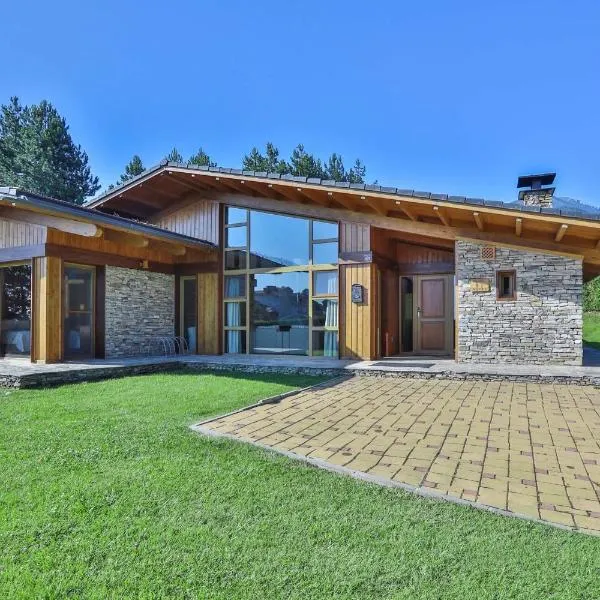 Luxury Chalets Pirin Golf & Country Club、バンスコのホテル