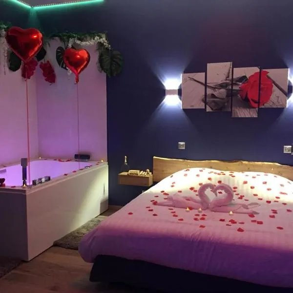 L EDEN et sa love room avec balnéothérapie، فندق في ميزو-الفور