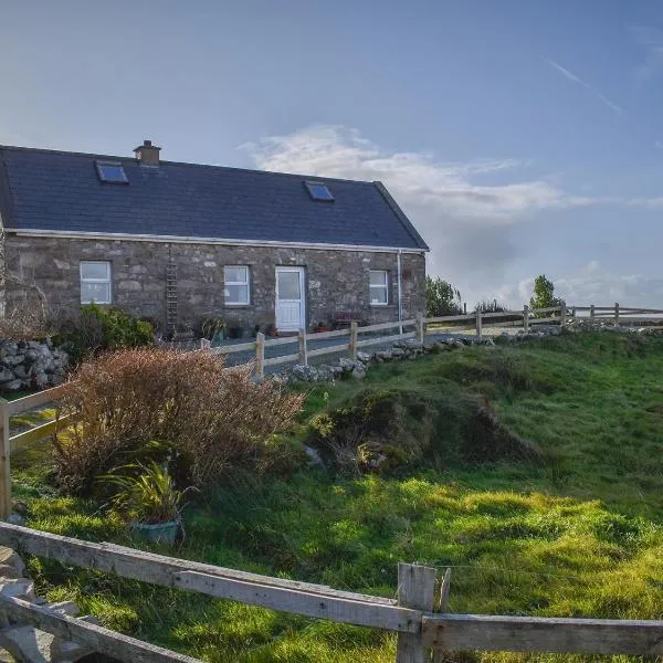 Bridies Holiday Cottage Roundstone by Trident Holiday Homes, hotel v destinaci Roundstone
