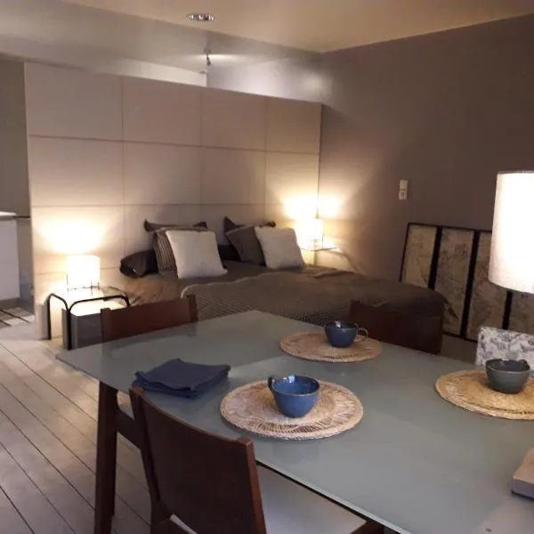 Maison avec grande chambre cité trois vallées, hotel in Saint-Brieuc