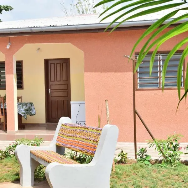 Akwa Guesthouse Cotonou: Cocotomey şehrinde bir otel