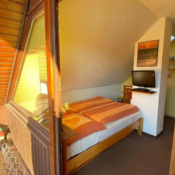 Gemütliches Zimmer zentral in der Lüneburger Heide, hotel in Schneverdingen