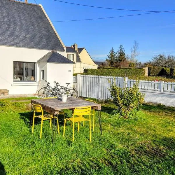 Charming holiday home near top beaches and ports, hotel in Saint-Guénolé