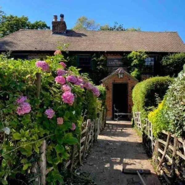 17th Century Boutique Getaway in the Countryside, hotel in Martin
