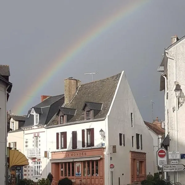 Le Mondes, hotel u gradu Le Puligan