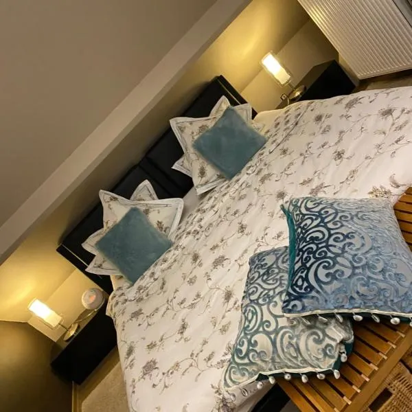 Cosy Studio met Zwembad, hotel in Beringen