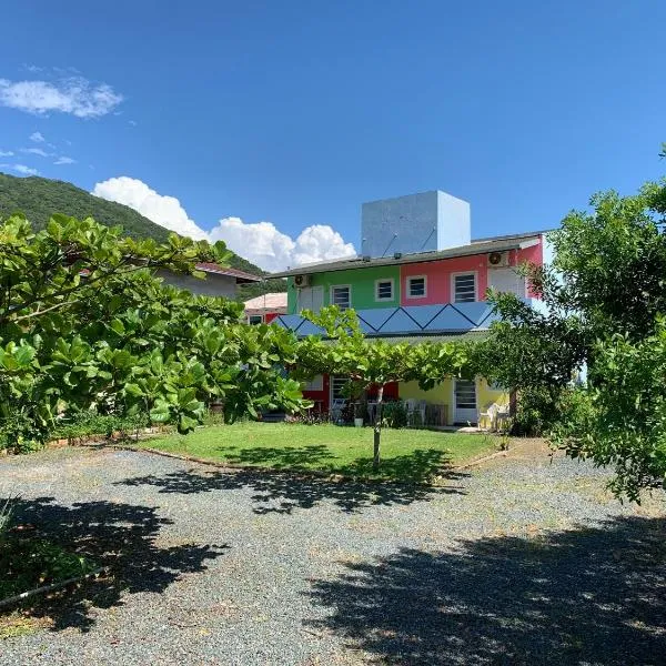 AymuraY Hostel e Pousada, hotel in Penha