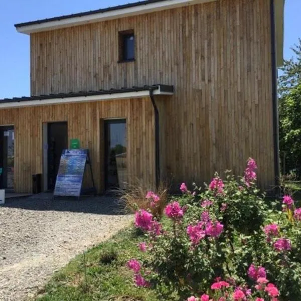 Camping La Baie du Mont Saint Michel, hotel v destinaci Céaux