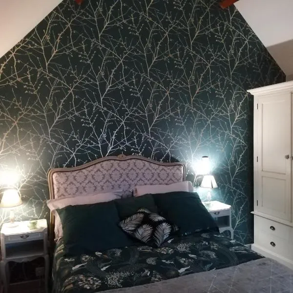 Le clos des augers. Chambre Descartes, hôtel à Azay-sur-Cher