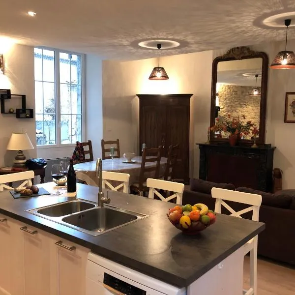 Gite Joséphine dans une tour médiévale - Carcassonne, hotel v destinácii Saint-Hilaire