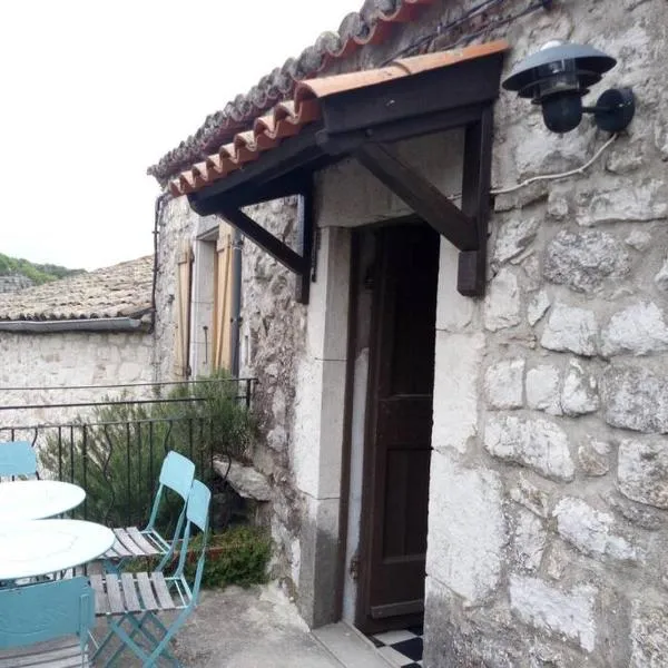 maison pierre et voûte au cœur du village, ξενοδοχείο σε Balazuc