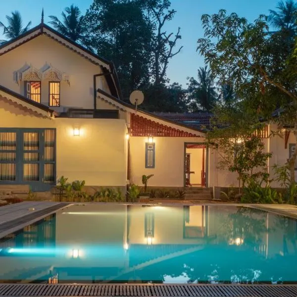 Mihiripenne에 위치한 호텔 5BR Luxury Villa with Pool the Blues