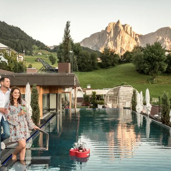 ABINEA Dolomiti Romantic SPA, hotel v destinaci Castelrotto