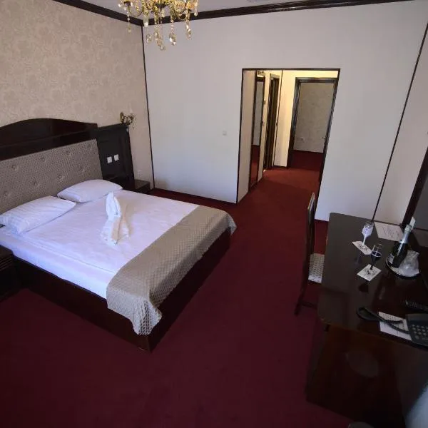 Hotel Onix, hotel in Roman