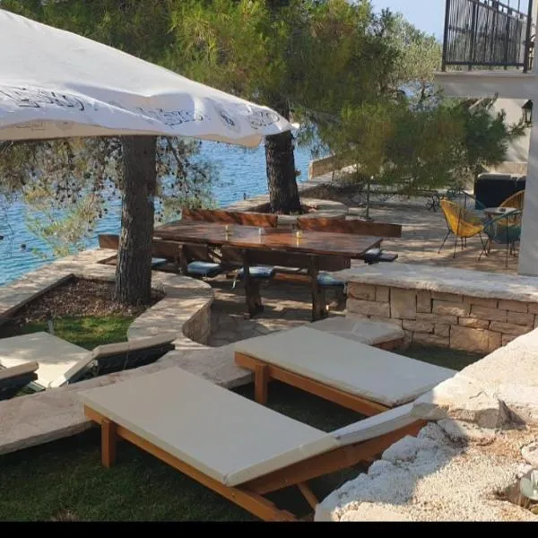 Adriatic Queen, hotel di Gdinj