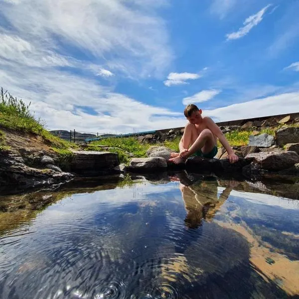 Hótel Laugarhóll with natural hot spring, hótel í Djúpuvík