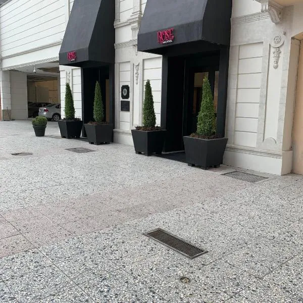 Rose Hotel, готель у місті Монтеррей