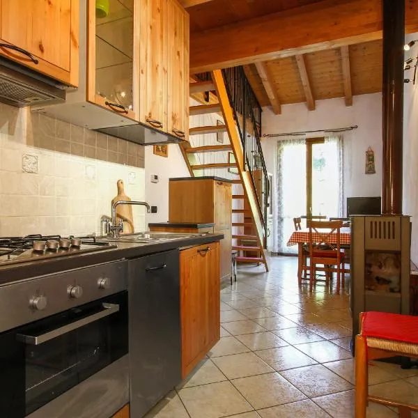 2 bedrooms apartement with furnished balcony at Riolunato 4 km away from the slopes, hotell i Riolunato