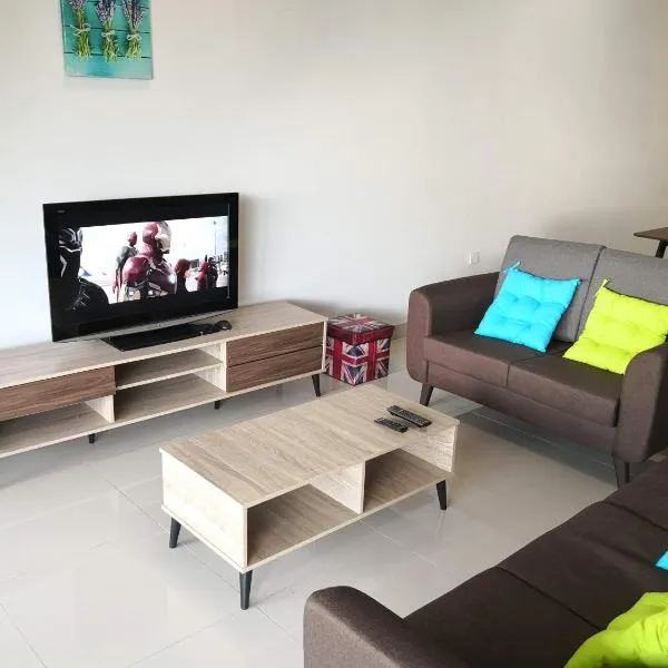Sparkling clean Homestay @ Kota Kemuning - Rimbayu, hotel in Teluk Panglima Garang