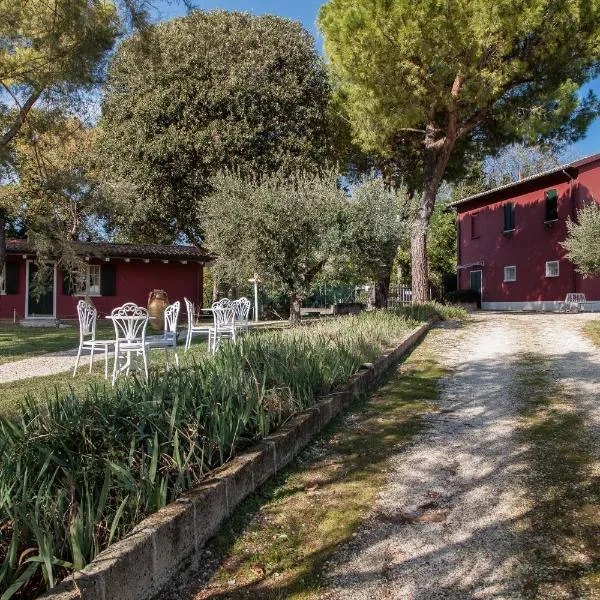 Fiorenzuola di Focara에 위치한 호텔 Agriturismo Ca' Verde - il giardino narrante