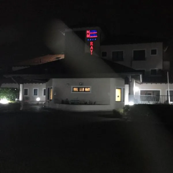 Elysium Hotel Raya, hotel Medigliában
