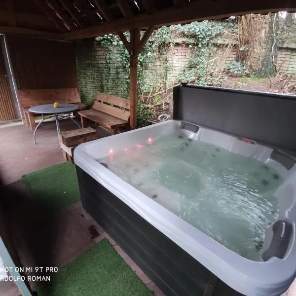 Bungalow met privé jacuzzie, hotel in Lunteren