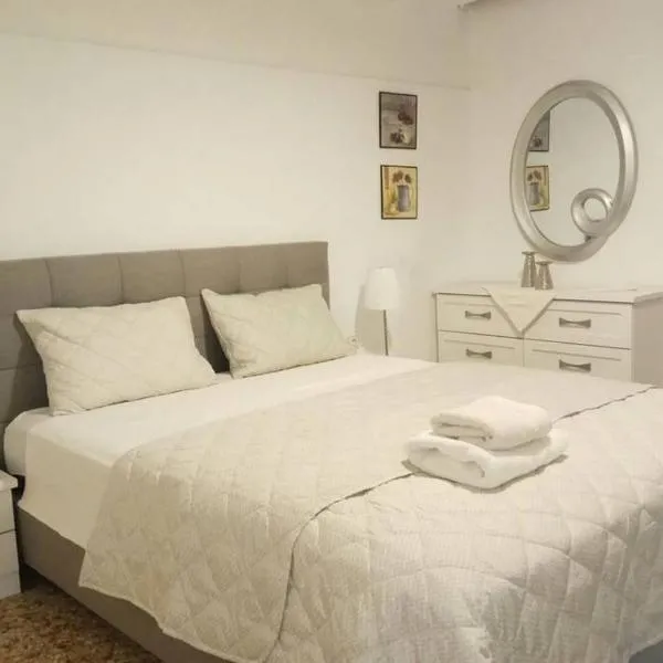 CENTRAL TOWN HOUSE 60m2****, hotell sihtkohas Piraeus