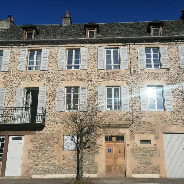 Gîte Les Pieds dans l'Olt - Ultreïa, hotel en Villecomtal