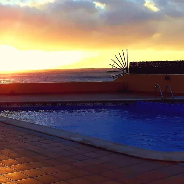 Appartement Lona, El Cieno mit Pool direkt am Meer, khách sạn ở Valle Gran Rey