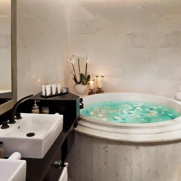 Crowne Plaza Doha West Bay - photo 3