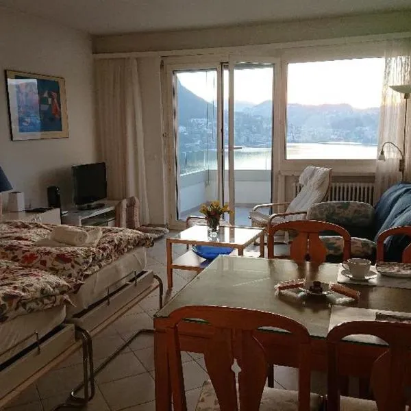 FLAT WITH AMAZING VIEW OVER THE GULF OF LUGANO, hotel en Lugano