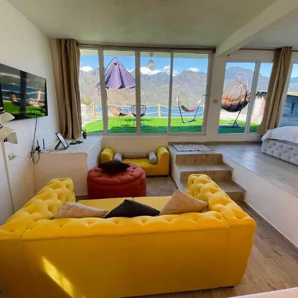 DUBAI by luxury Atitlan, Hotel in San Pedro La Laguna