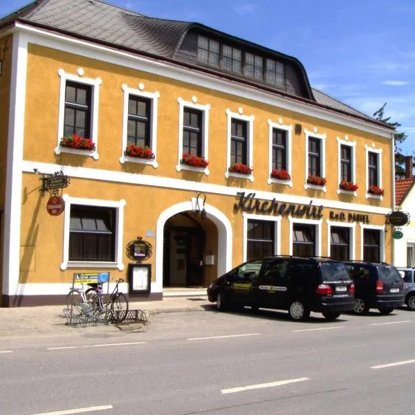 Weinhotel Kirchenwirt, hotel en Frauenkirchen
