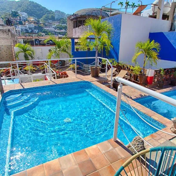 La Iguana Vallarta LGBT - Romantic Zone - Party Clubbing Street, hotell i El Refugio