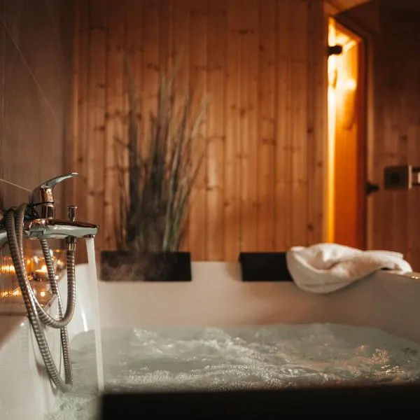 Le Bonheur de la Cascade 24 pers - Malmedy, wellness, jardin, confort、マルメディのホテル