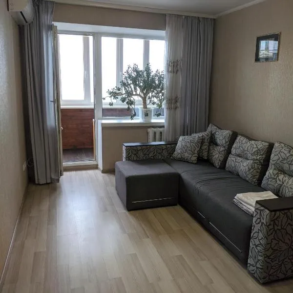 Apartment with balcony on Peremohy Avenue 43, hotel v mestu Chernihiv