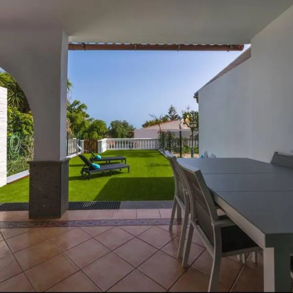 Dúplex con jardín y buenas vistas, hotel in Maspalomas