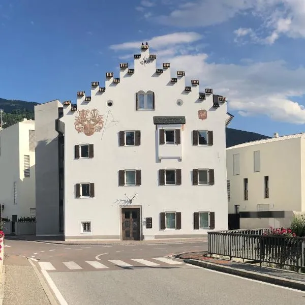 Apartments Griesser - Included BrixenCard and parking garage in house, hotel a Bressanone