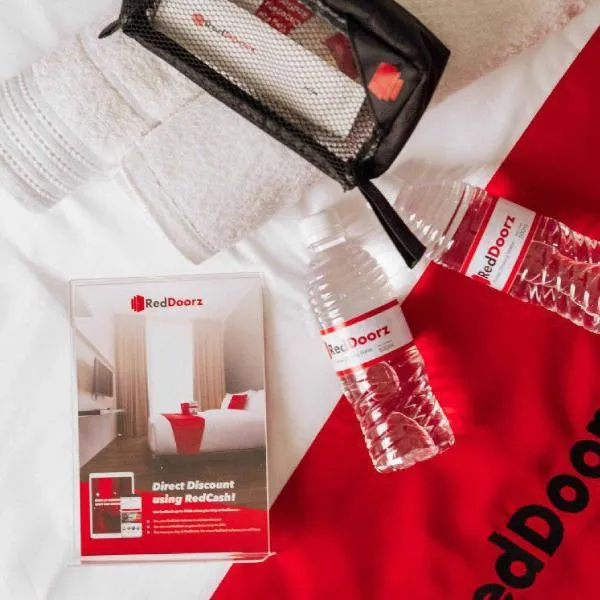 RedDoorz Plus @ Vantas Hotel Parbaba, hotel v destinaci Sinapuran