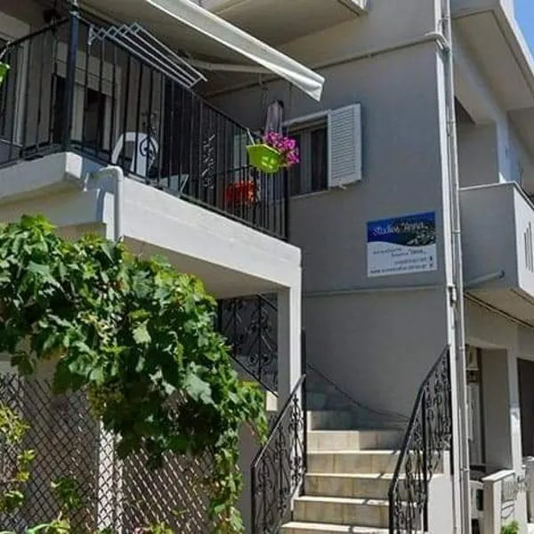 ''Studios Anna'', hotel v destinácii Léntas
