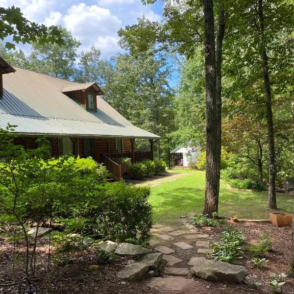 Barefoot Hills, hotel in Dahlonega