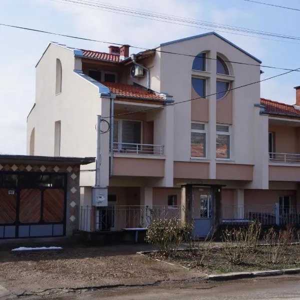 Dessi, hotel in Gorni Dŭbnik