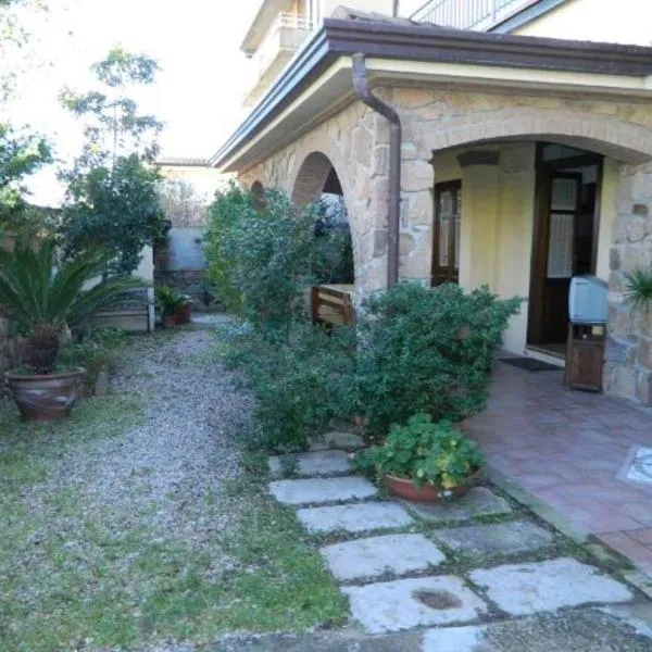 CASA CON VERANDA A POCHI PASSI DAL MARE, Hotel in Santa Maria Navarrese